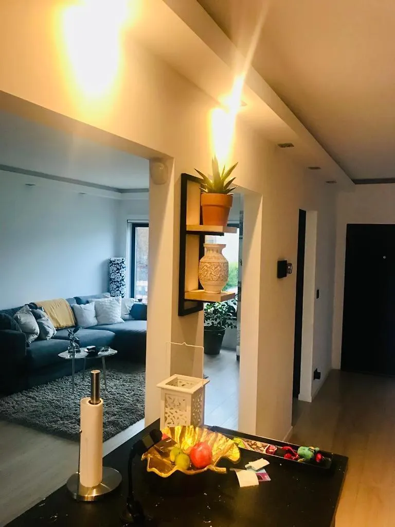 Town House With Garden - 1 Room With Shared Bathroom Bryssel Belgien