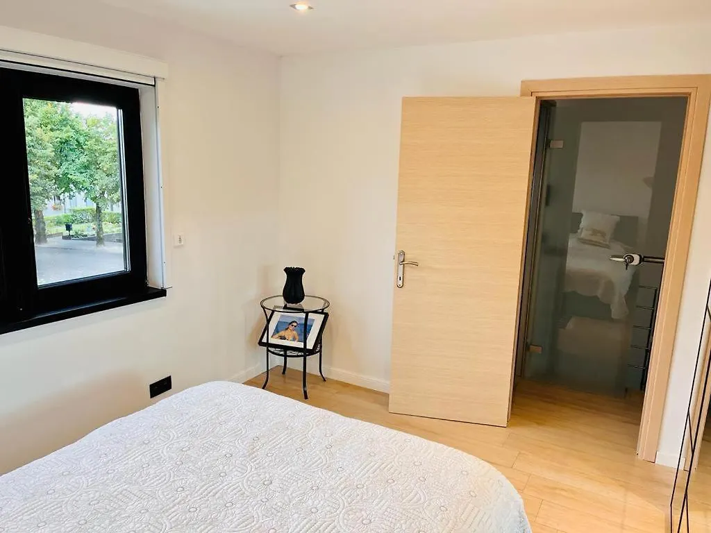 Rum i privatbostad Town House With Garden - 1 Room With Shared Bathroom Bryssel