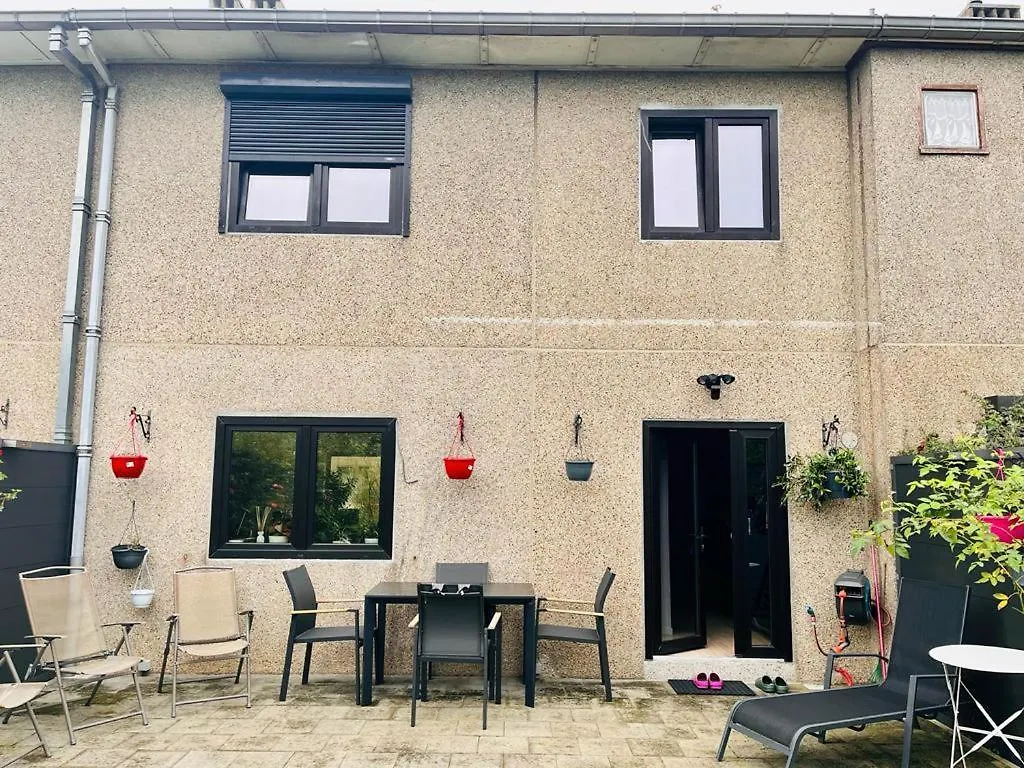 Town House With Garden - 1 Room With Shared Bathroom Bryssel Rum i privatbostad