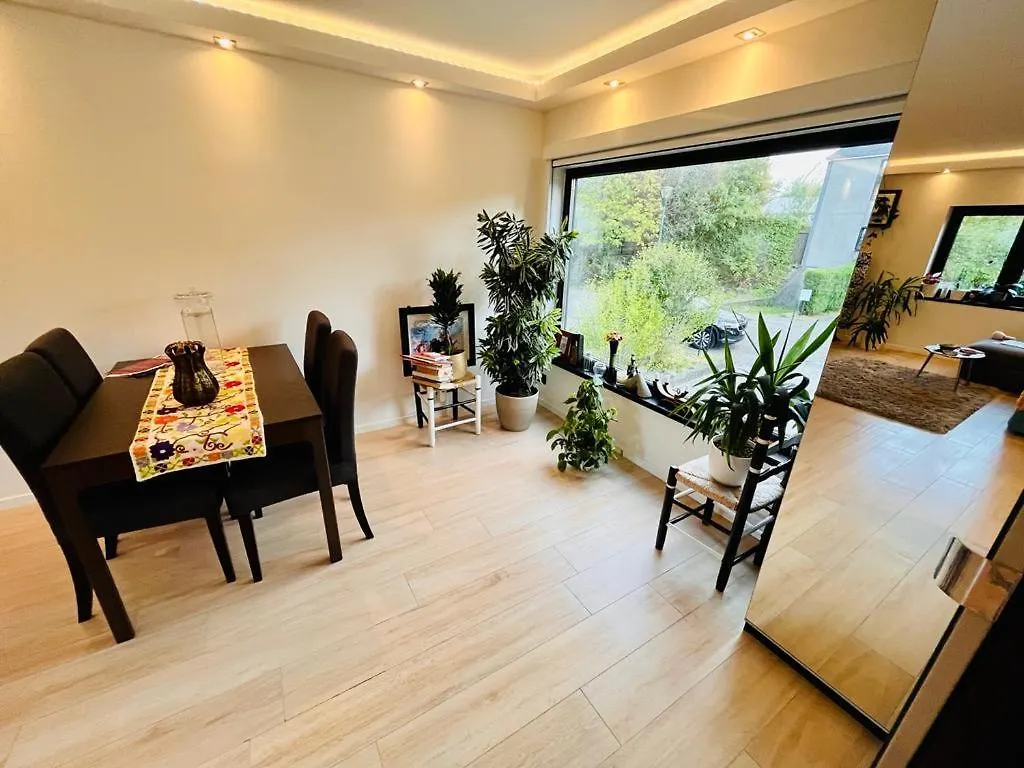 Rum i privatbostad Town House With Garden - 1 Room With Shared Bathroom Bryssel Belgien