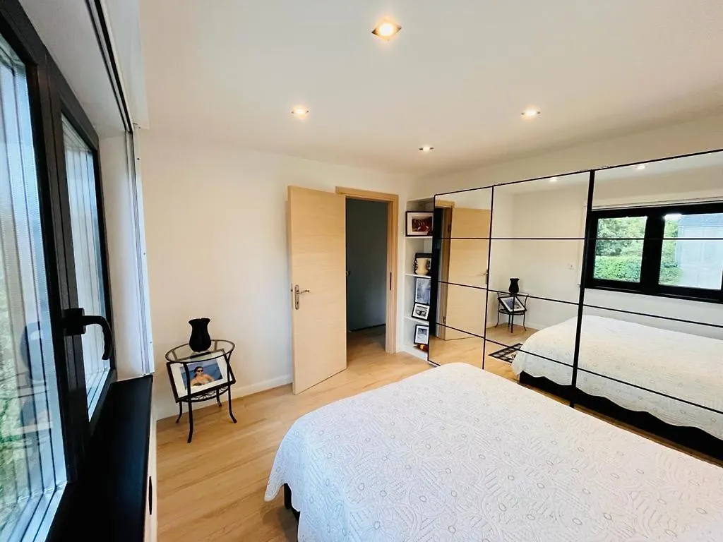 Rum i privatbostad Town House With Garden - 1 Room With Shared Bathroom Bryssel