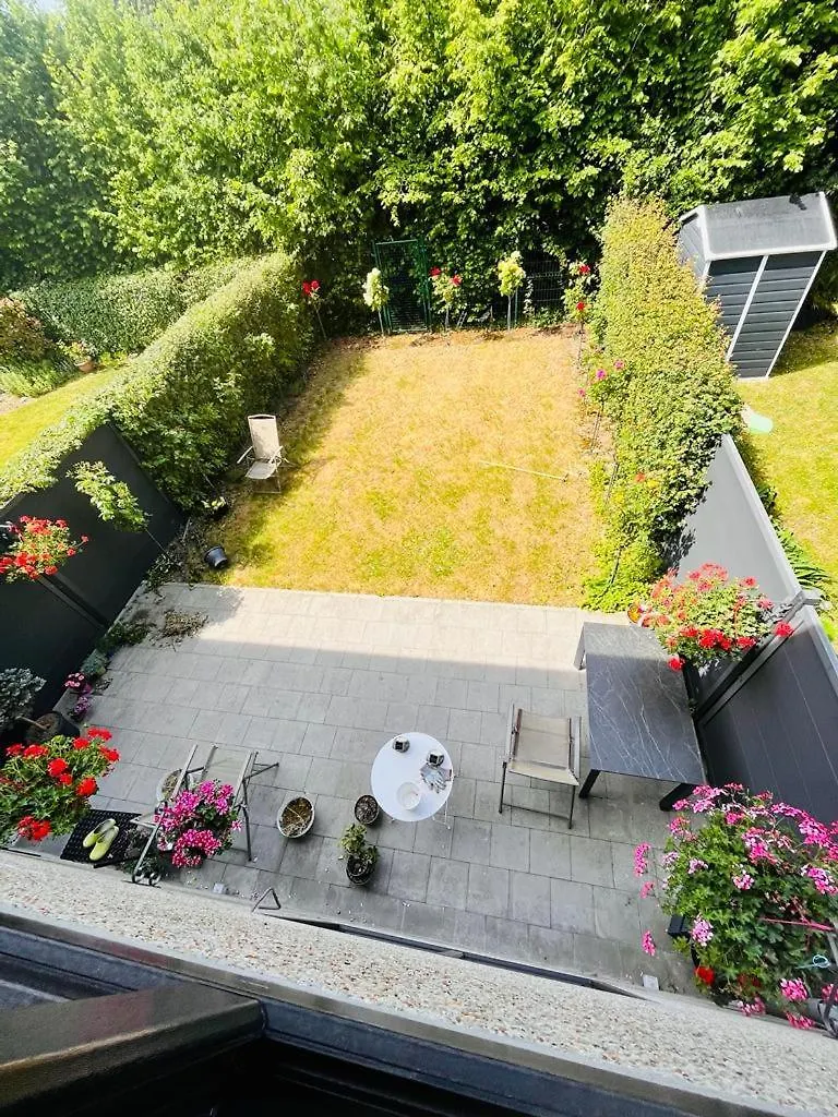 Town House With Garden - 1 Room With Shared Bathroom Bryssel
