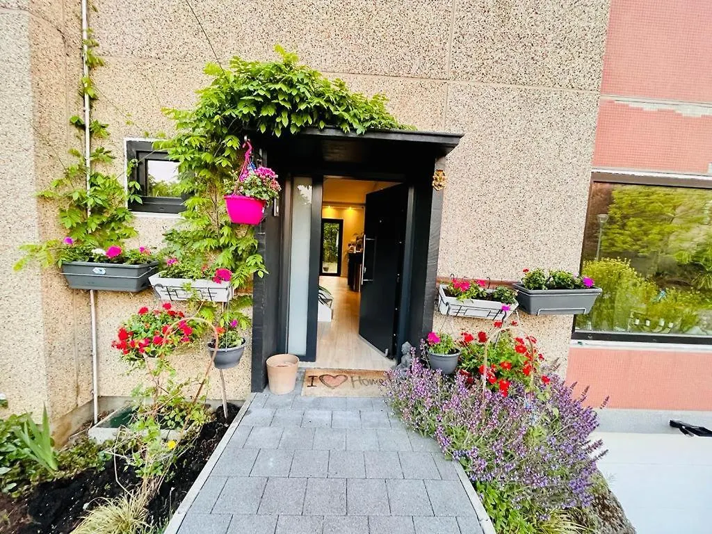 Rum i privatbostad Town House With Garden - 1 Room With Shared Bathroom Bryssel
