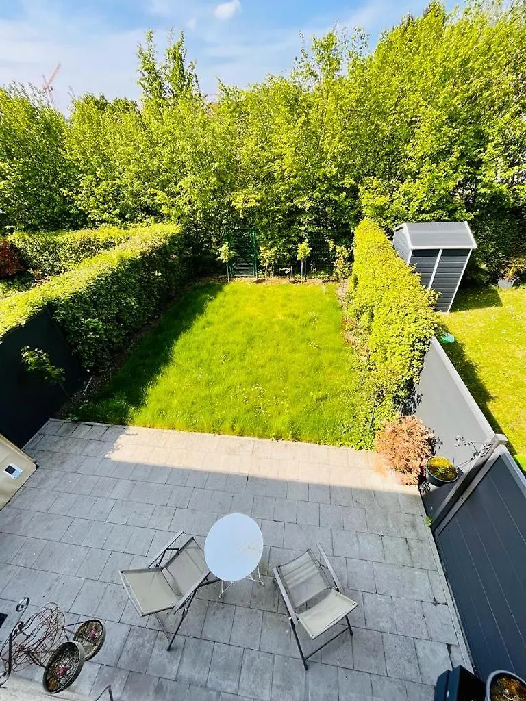 Rum i privatbostad Town House With Garden - 1 Room With Shared Bathroom Bryssel