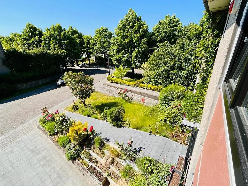 Town House With Garden - 1 Room With Shared Bathroom Bryssel